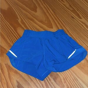 Lululemon Hotty Hot Low-Rise Lined Short 2.5